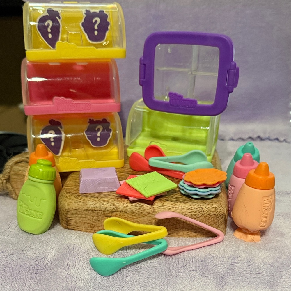 Munchlings Accessories Sets cases- trays- tongs etc